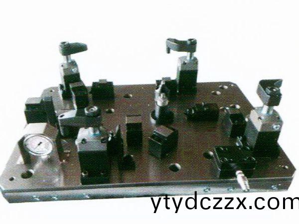 齿轮室罩盖液压夹具